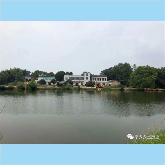 230719吴起鹤：湘芬书局掌门人的家族历史.cdr_0001.JPG